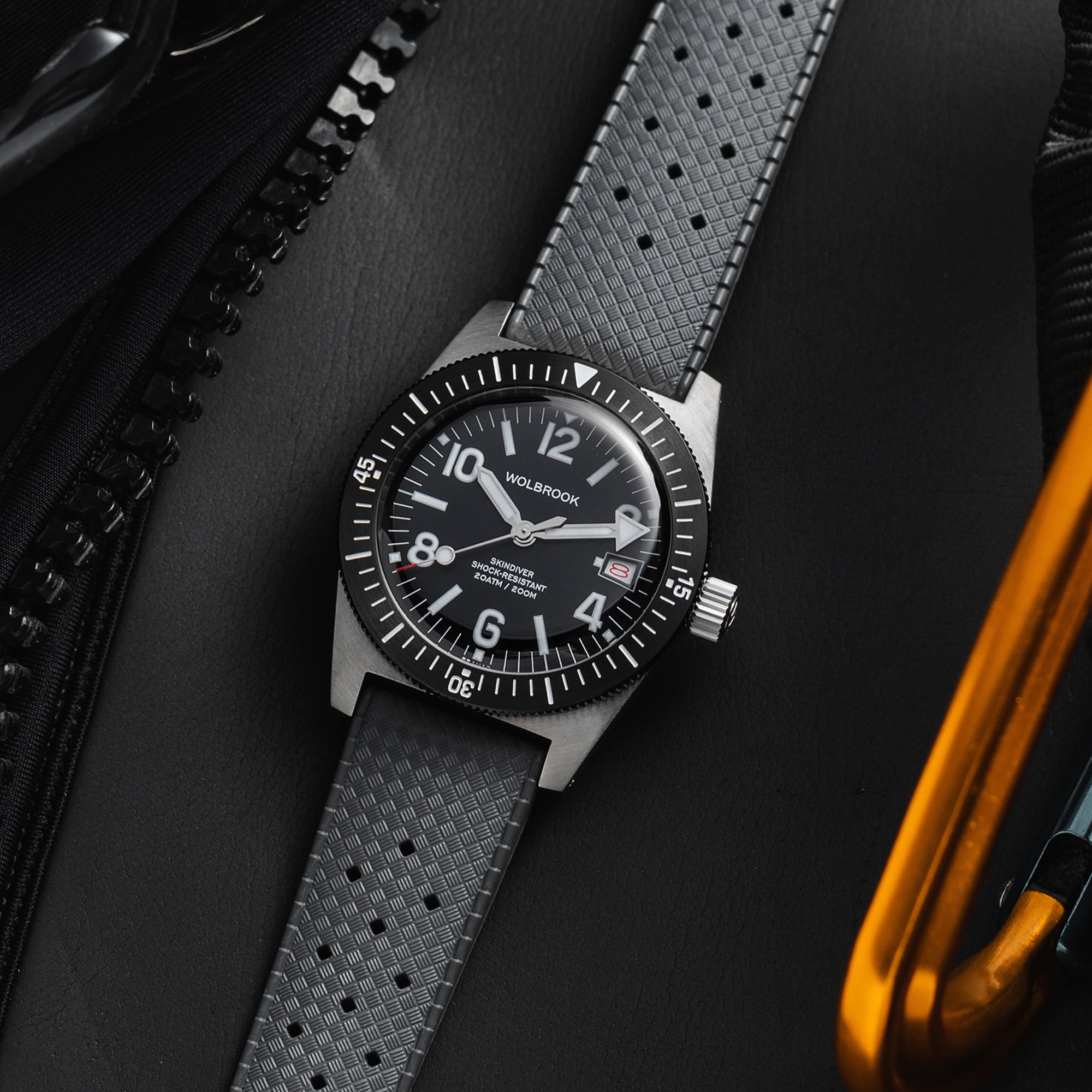 Skindiver Automatic 38 mm Even Numerals Dive Watch - White Lume
