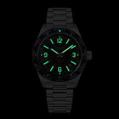 Wolbrook Skindiver WT Automatic Aéro-Club de France Special Edition lume dial details stainless steel bracelet